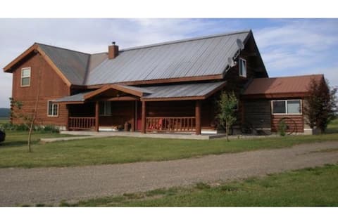 Beautiful 2 story cabin with Teton sunrise views
