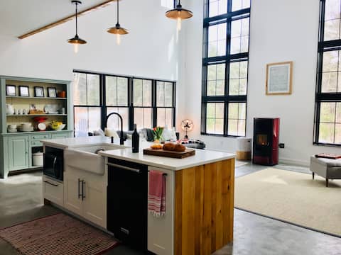 Berkshire Mountain retreat with Urban eco-luxuries