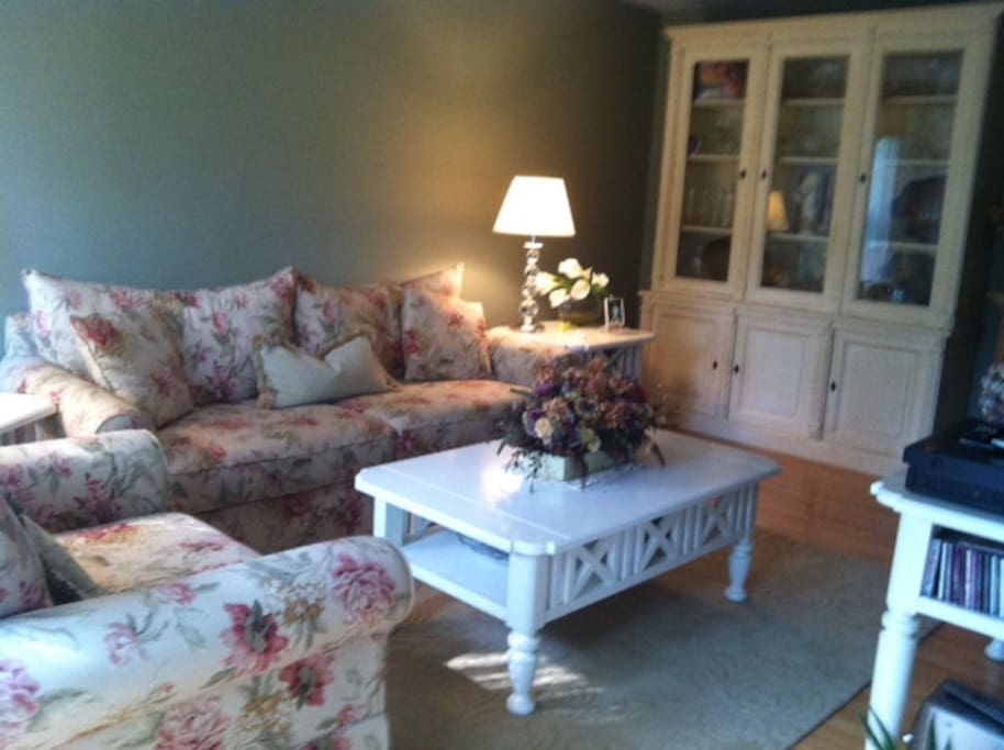 Living Room with cable TV