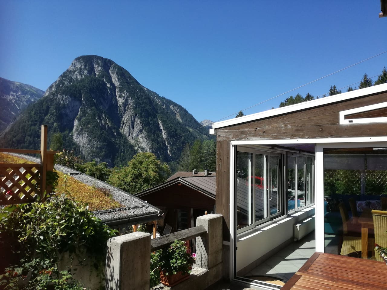 Single rooms, double rooms, & suites. Live comfortably - live large! Lovingly furnished rooms. Single Rooms (1 pers.) detail 7 nights incl. 3/4 gourmet board. Rooms - Vier Jahreszeiten Maurach am Achensee