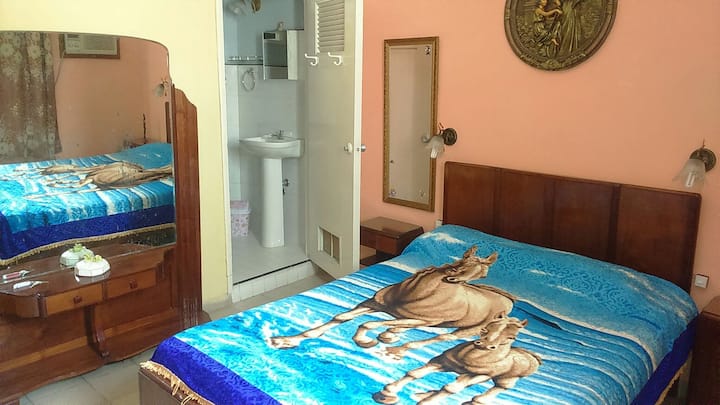 卧室和独立卫生间 