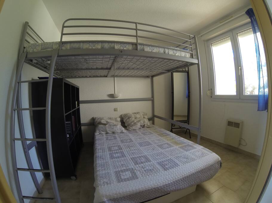Chambre avec grande mezzanine