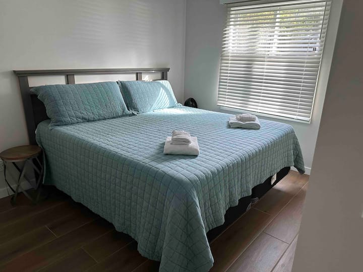 King size bed with lake view.