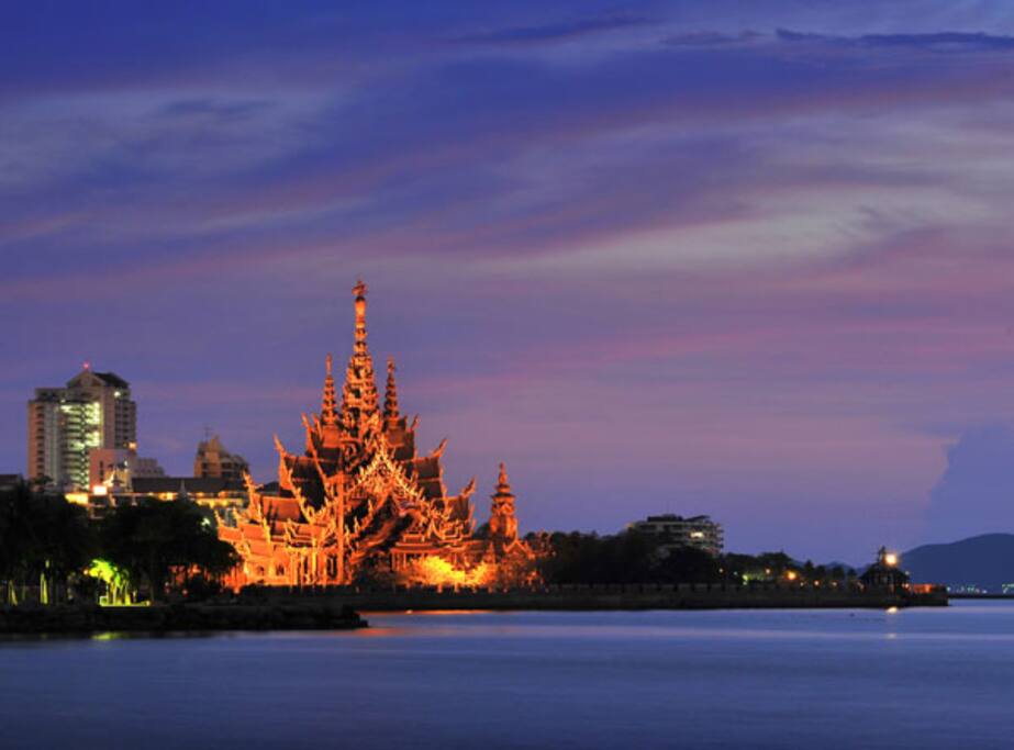Night view of The Sanctuary of Truth castle