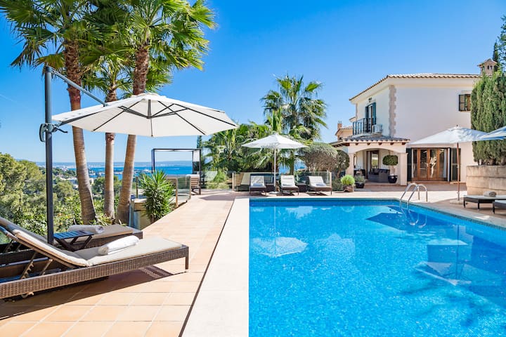 Luxury villa with stunning sea views in Bendinat