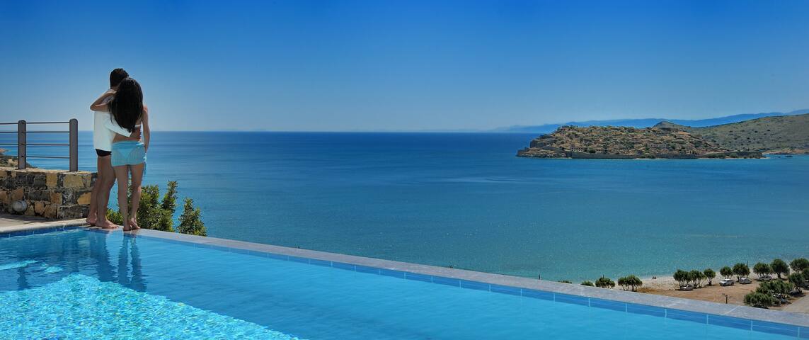 Elounda Maris Villas – 6 bedrooms – sleeps 12 gallery image 2