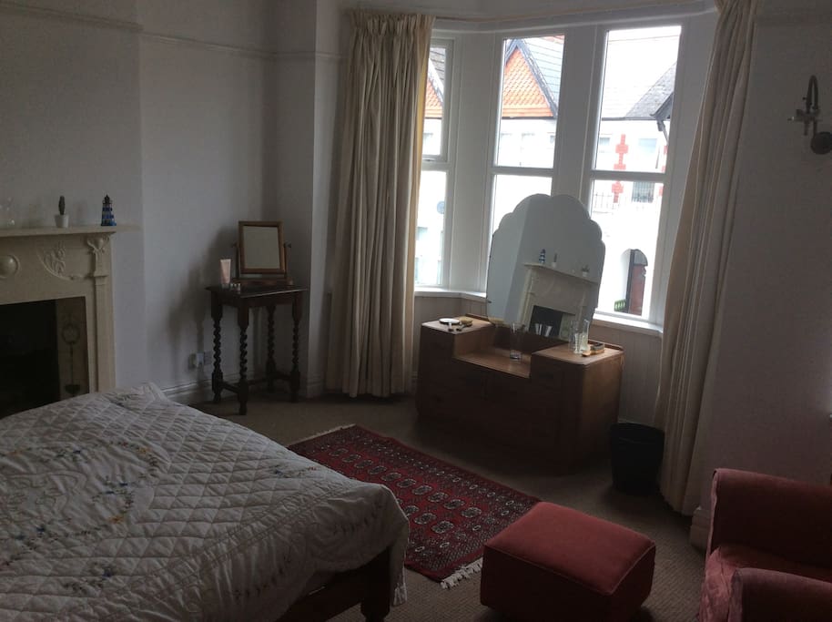 Extremely large front bedroom. Room for a double and single air bed as well.