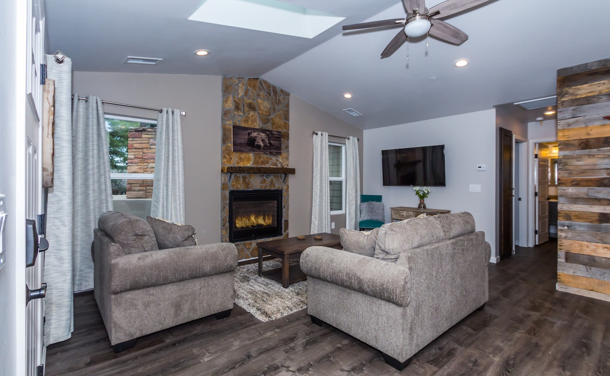 Popular Airbnb listing: Pine Acres Cottage in Prescott