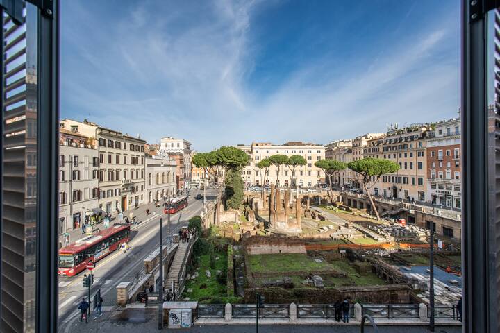 Luxury apt with Roman Ruins View /6 AC/Elevator gallery image 4