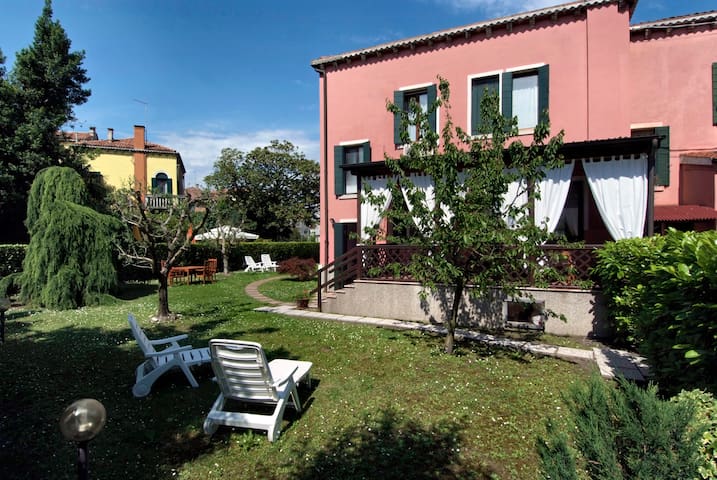 VILLA DACRI villa with garden close to the beach