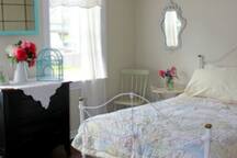 Ginger Beer Cottage - The Garden Suite