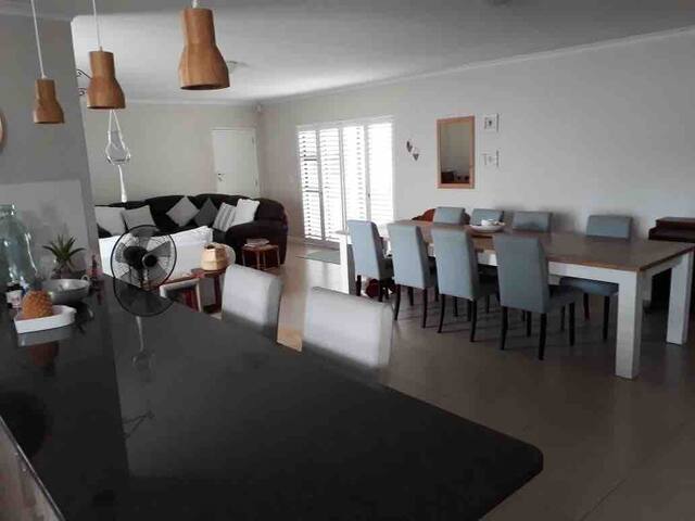 6 Sleeper home with outdoor gym and gas hob gallery image 4