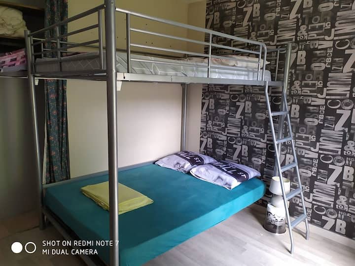 ห้องนอน #1 140 เตียง + เตียงใต้หลังคา