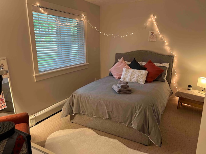 Thetis Lake Vacation Rentals & Homes View Royal, Canada Airbnb