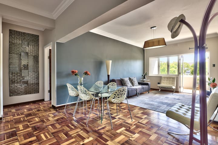 Sunny, Central & Spacious, Green Point Apartment