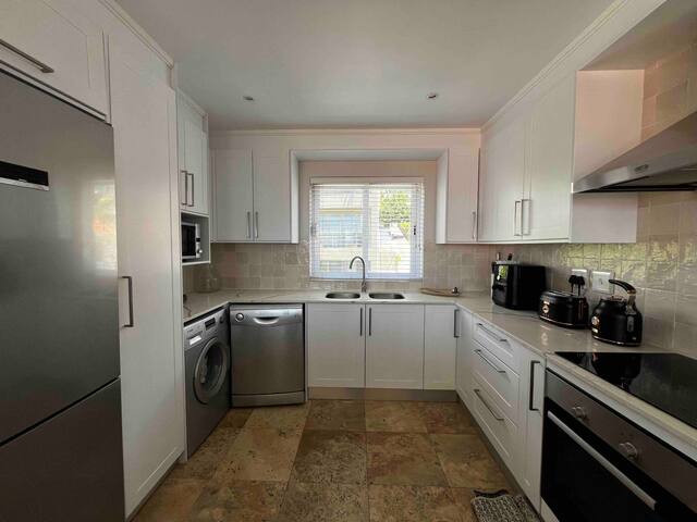 The Views! Gem in the heart Green Point gallery image 4