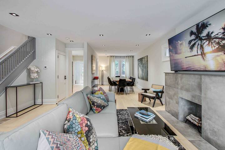 Casa Luxe Villa entire designer home on SubwayLine gallery image 2