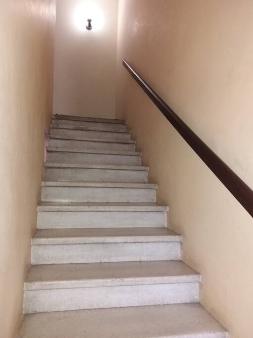 Escaleras hacia el 2do piso