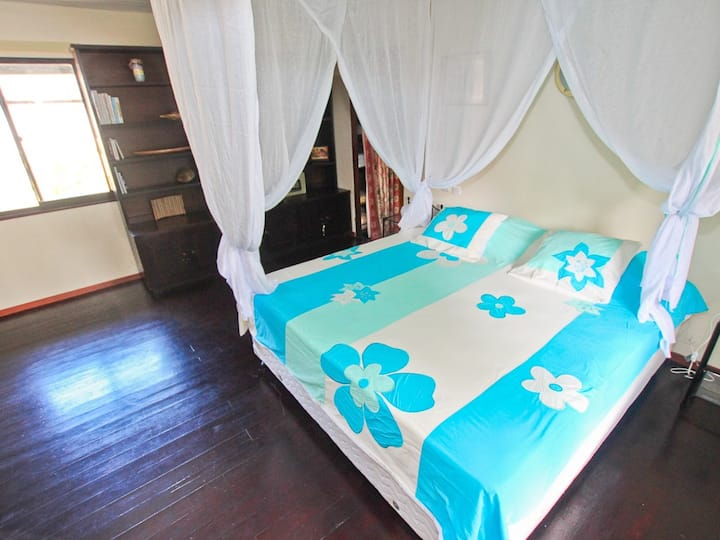 MASTER BEDROOM #1 BED IN 180 AIR CONDITIONING INCLUDED