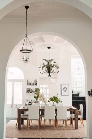 Beautiful Victorian home under the mountain gallery image 4