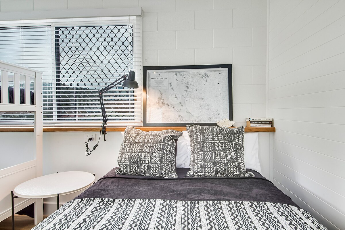 Брачен кревет (широк 150-179 см) во втората спална соба