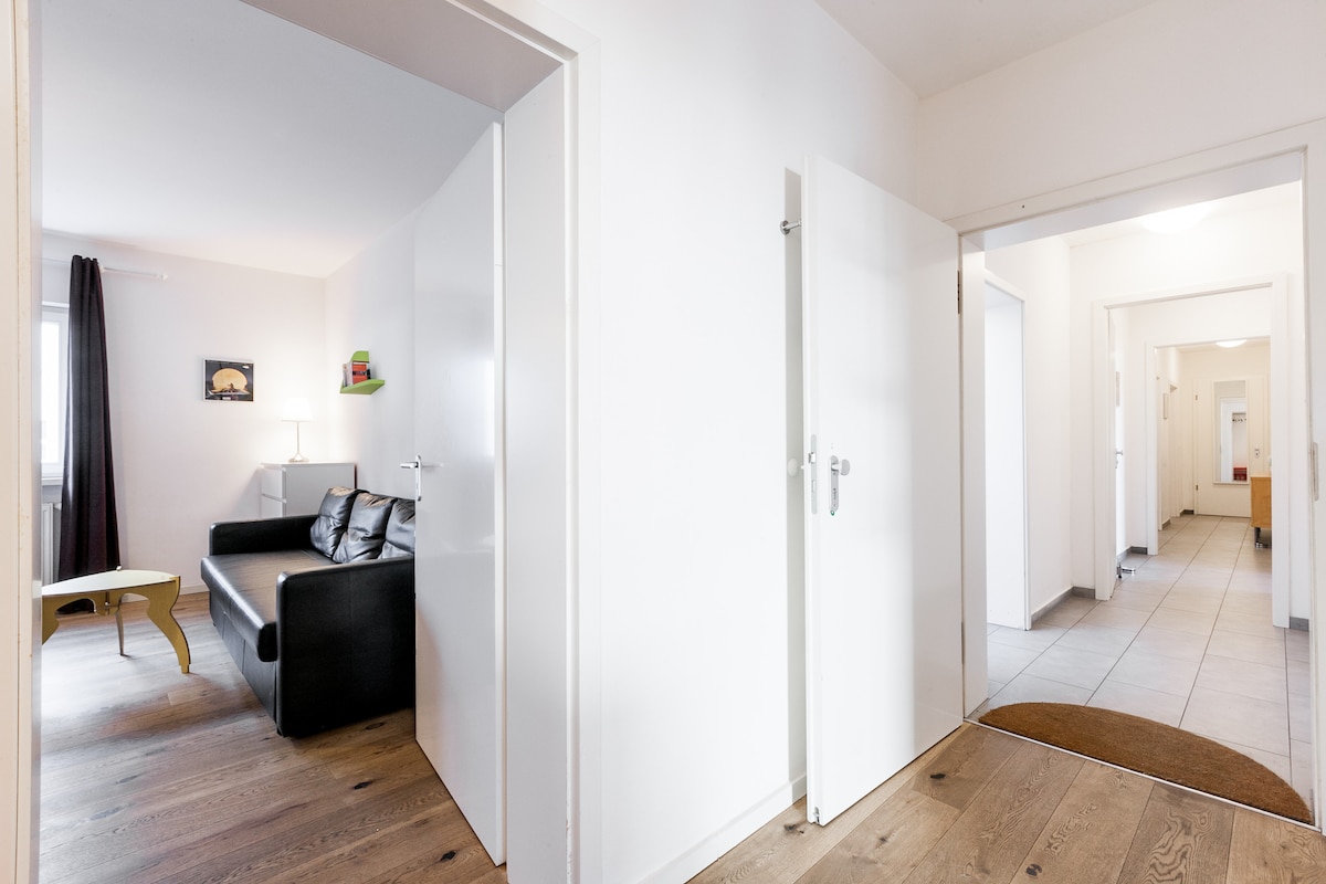 Successful Airbnb property: [RO] 8 rooms 5 bath, max 18 guests, @old airport in Tempelhof