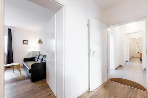 Successful Airbnb property: [RO] 8 rooms 5 bath, max 18 guests, @old airport in Tempelhof