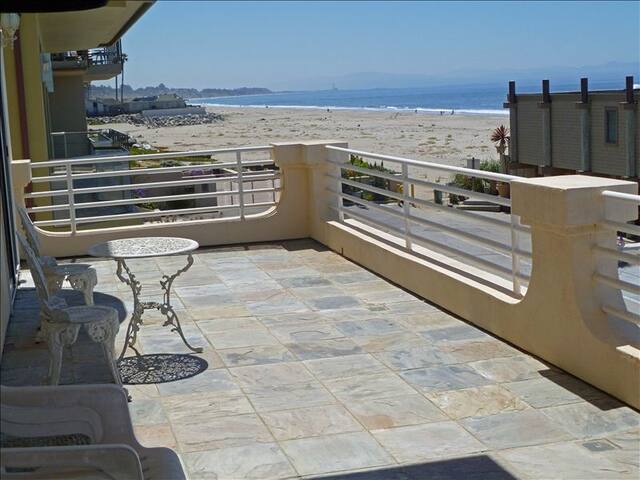 Panoramic Ocean Views – Across Street from Beach gallery image 5