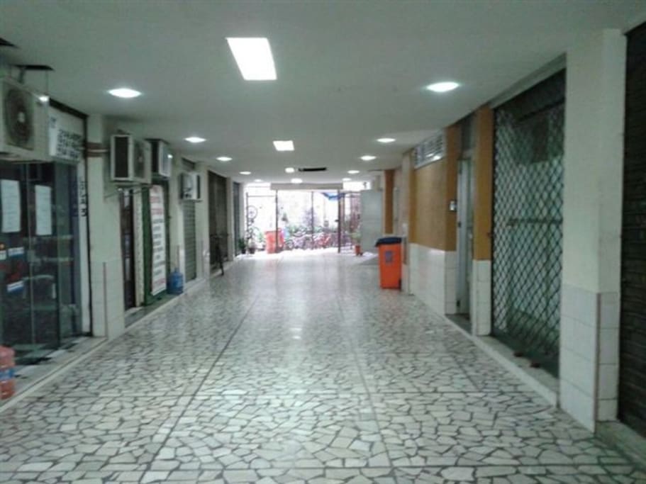 Corredor de entrada pela Rua do Riachuelo Centro