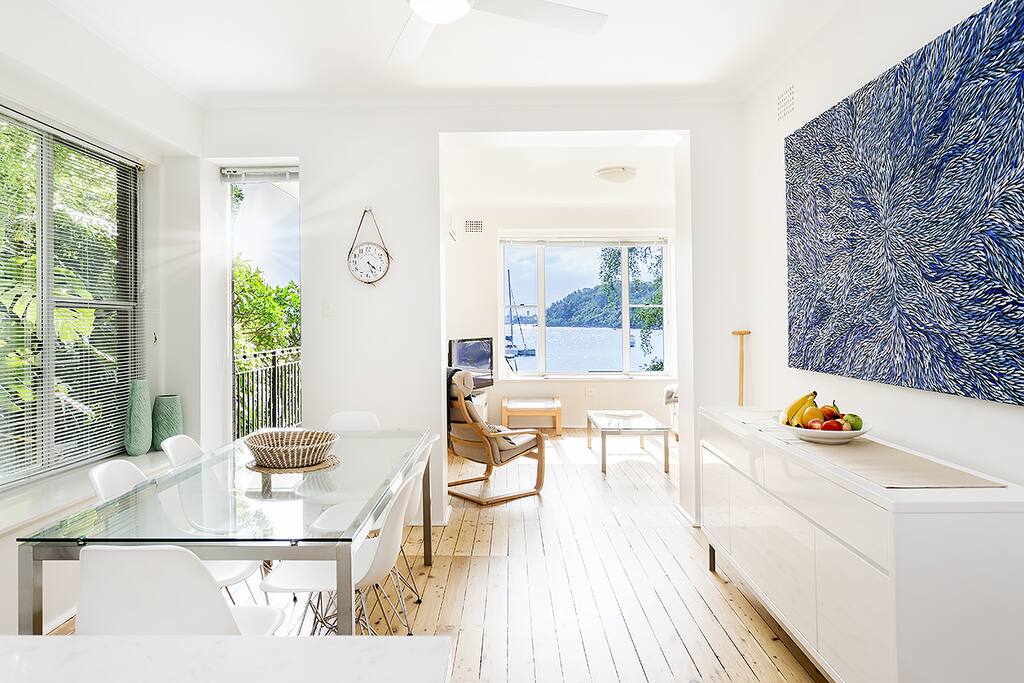 Dining room - can entertain 6