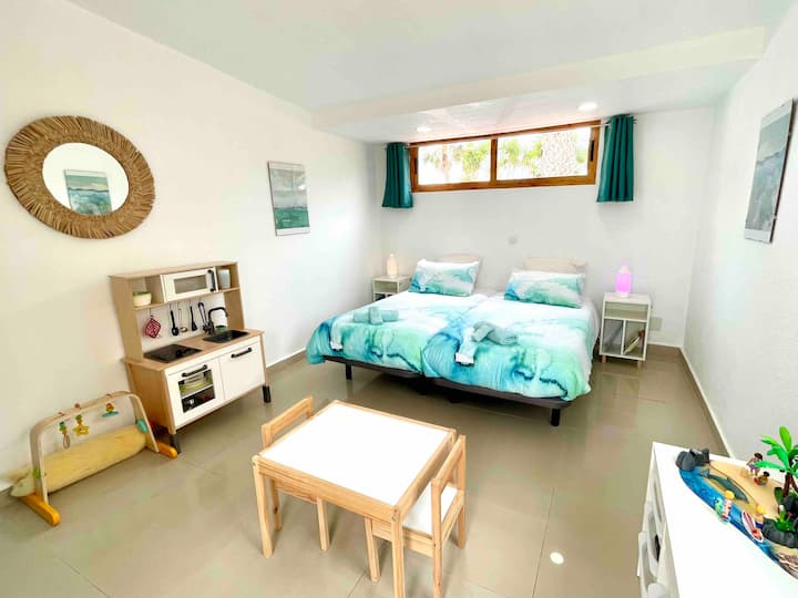 Bedroom 4: 15 m2 with 2 single beds (90 cm*190 cm) – Located in the Annex part - Palm trees and olive grove view. This room also serves as an indoor playroom for the kids.