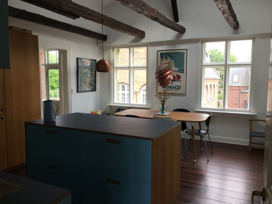 Kitchen with large diningspace