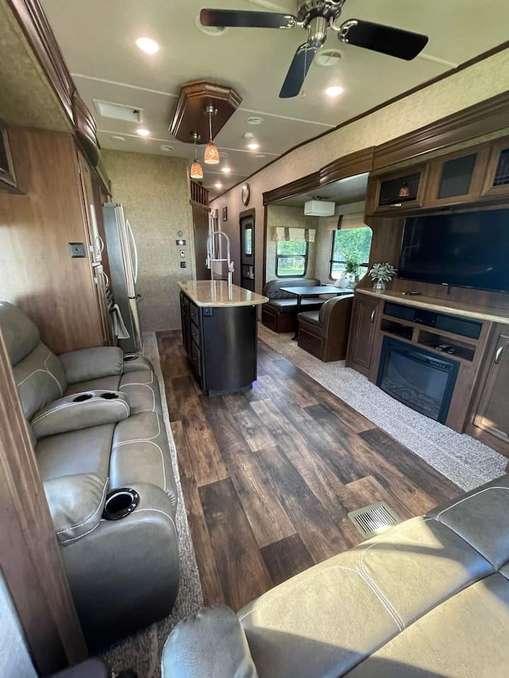 Lakeside Escape Rv - Plattsburgh, NY