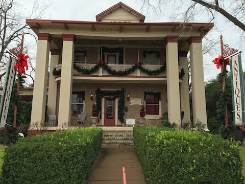 Laurel Ridge Inn, Entire Second Floor