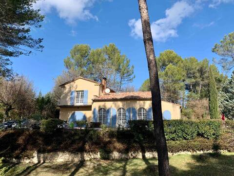 Villa next to the Luberon Golf Course