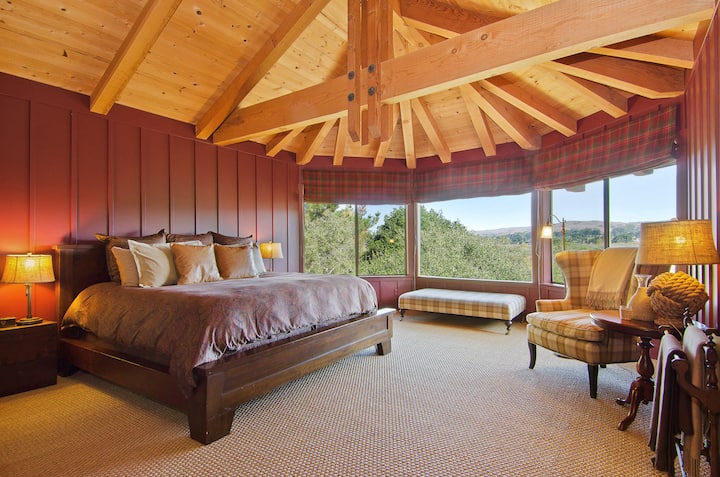 配备加大双人床的主卧