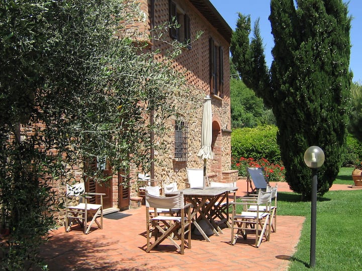 3 Villas, 1 house & shared pool by Florence &Pise Houses for Rent in