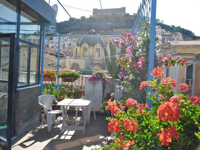 AllaTerrazzaNataleinatticoWIFIneiQuartieriSpagnoli