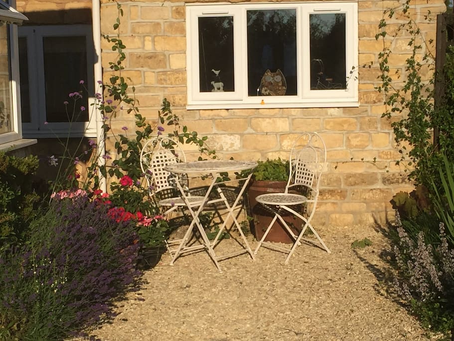 Front Garden with Table & Chairs