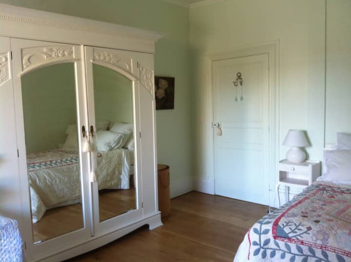 'Bluegreen' - Bedroom 1