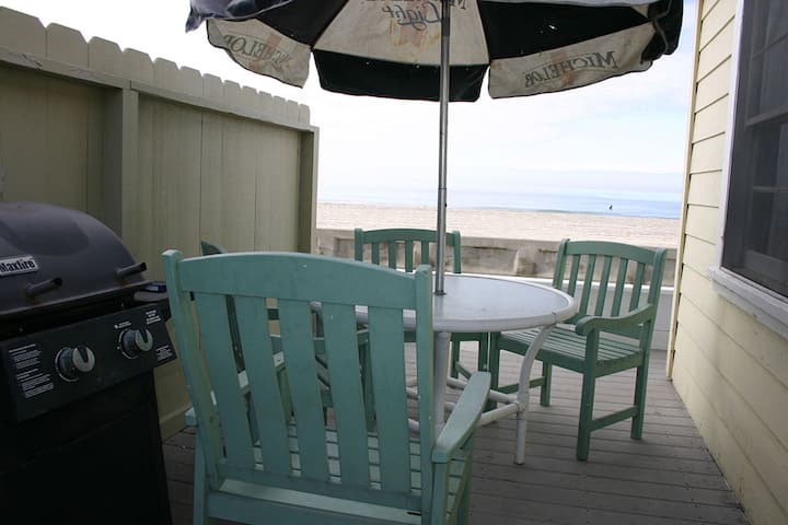 Cozy Ocean Front Beach Cottage 1br 3825 -Sleeps 5