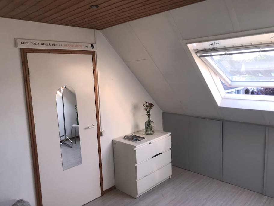 Entreedeur en opslag/decoratiekastje