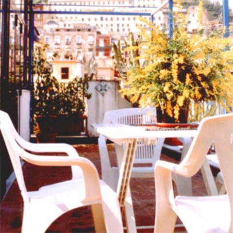 Natale a Napoli, Quartieri Spagnoli APT + Terrace gallery image 4