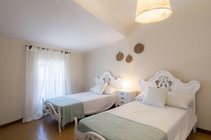 Room 6 (Upper Floor)