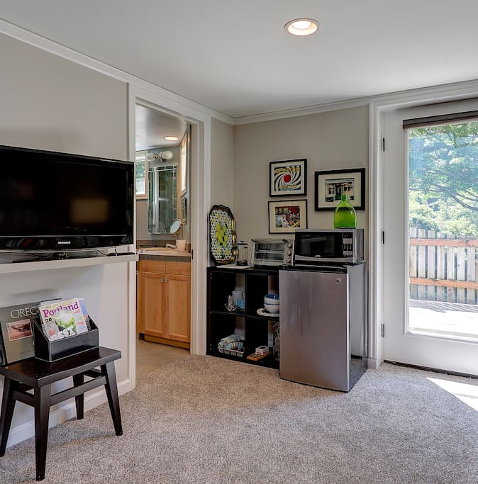 Fridge, toaster oven, microwave, electric tea kettle; WiFi, premium TV