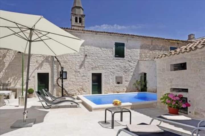 Istrian charming antique house