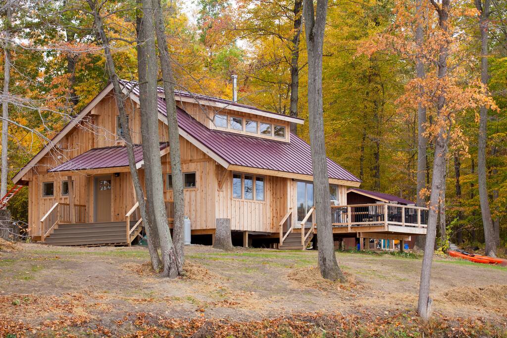 AshKay cottage deck is perfect for entertaining