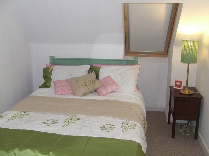 Rooms for 14 in our home in Clanfield Houses for Rent in