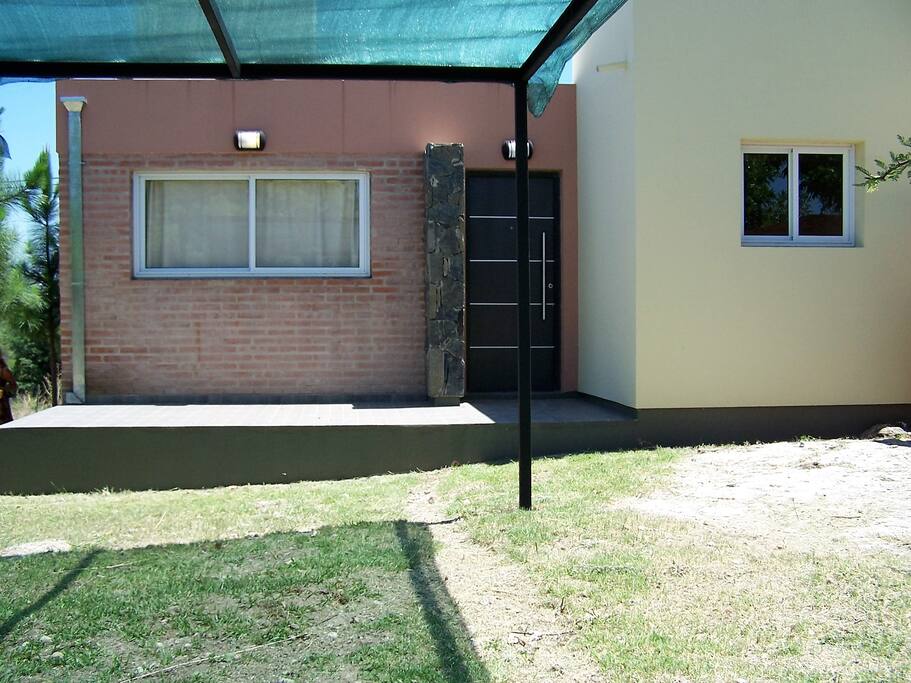 Frente de la casas y cochera