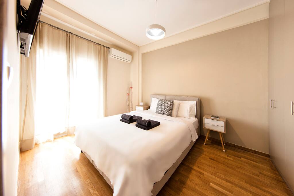 Bedroom 1: Comfortable bed, quality sheets and linen provided.